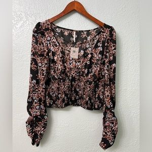NWT Free People Black Floral
Print Santiago Smocked
Cropped Blouse M